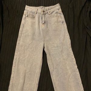 Light Wash Small Mom Jeans